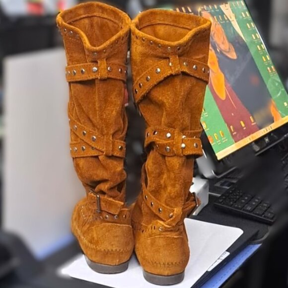 Authentic Minnetonka Genuine Leather Boots w/ Reversible Straps - Used Like New - Picture 6 of 11